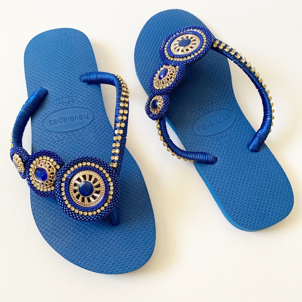 NWOT HAVAIANAS EMBELLISHED BLUE FLIP FLOPS